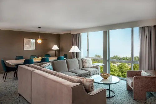 DoubleTree by Hilton Chicago - North Shore Conference Center الغرف Photos