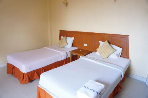 Sri Chumphon Hotel Chambres Photos