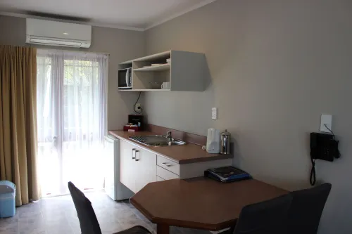 Quality Inn Acapulco Taupo Rooms Photos