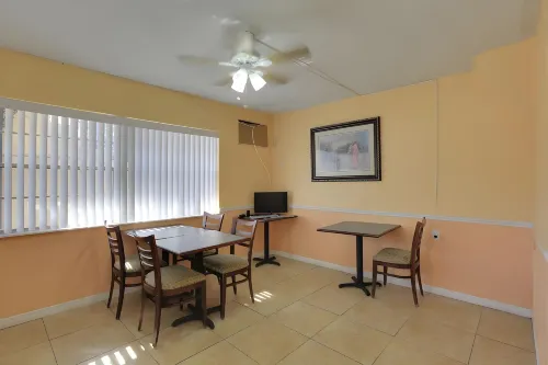 Budget Inn - St. Petersburg Public Areas Photos