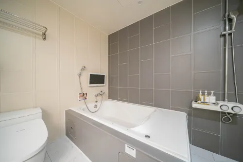 HY Realty Hotel Rooms Photos