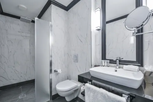 Maison Astor Paris, Curio Collection by Hilton Rooms Photos