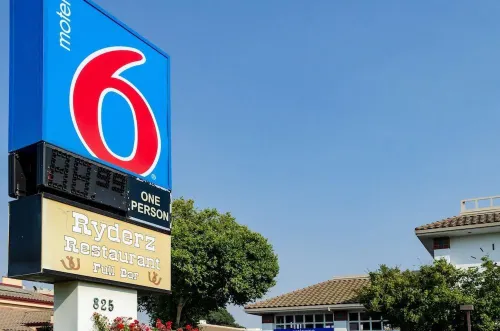 Motel 6 Oakdale, CA Photos