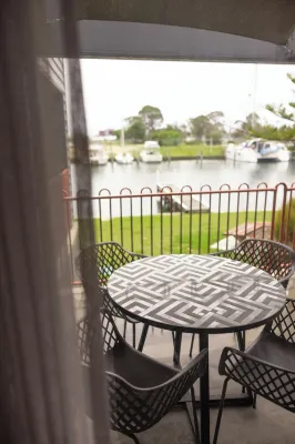 Mariners Cove Waterfront Motel and Apartments Near Hotel Photos