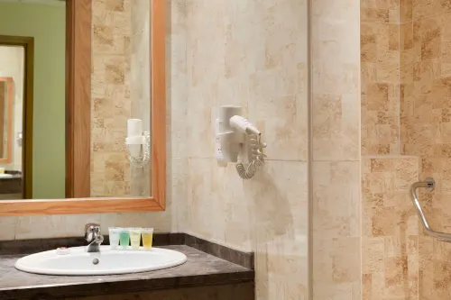 Ramada Resort Dead Sea Camere Photos