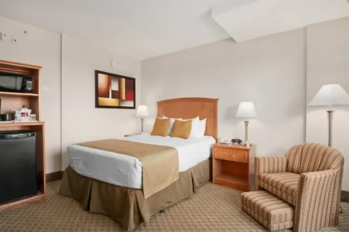 Ramada by Wyndham Edmonton South Phòng Photos
