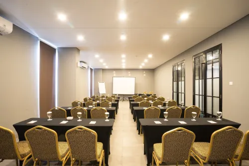 Maple Hotel Grogol Fasilitas Bisnis Photos