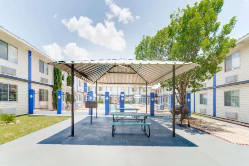 Days Inn & Suites by Wyndham Laredo Aree comuni Photos