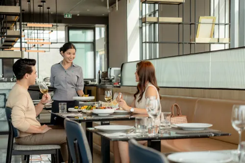 Holiday Inn & Suites Siracha Laemchabang تناول الطعام Photos