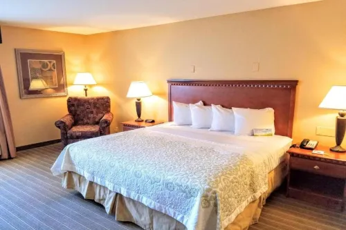 Days Inn by Wyndham Windsor Locks / Bradley Intl Airport Rooms Photos