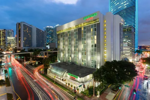 Courtyard Miami Downtown/Brickell Area Rooms Photos