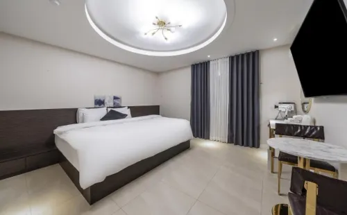 Hotel KNOX Rooms Photos