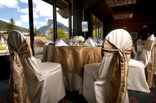 Banff Park Lodge Dining Photos