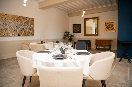 Hostellerie du Château des Fines Roches Dining Photos