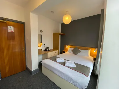 Alumhurst Hotel Rooms Photos
