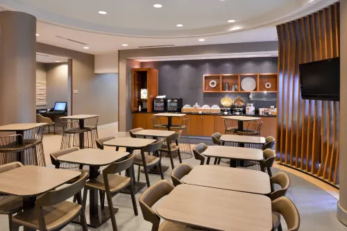SpringHill Suites Corona Riverside Restauration Photos