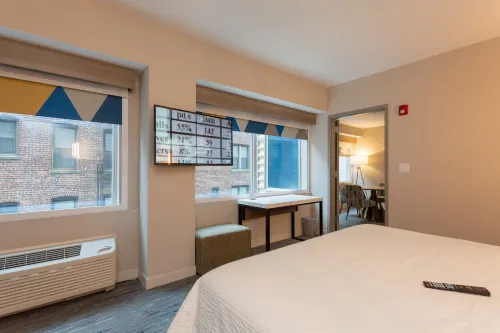 Holiday Inn Express New Rochelle Rooms Photos