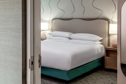 DoubleTree by Hilton Chicago - North Shore Conference Center الغرف Photos