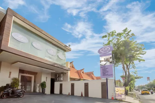 Life Emerald Hotel Surabaya Экстерьер Photos