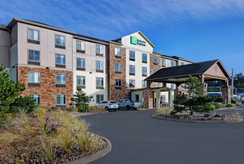 Holiday Inn Express & Suites Newport Exterior Photos