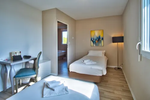 Adonis Hotel Bayonne Photos