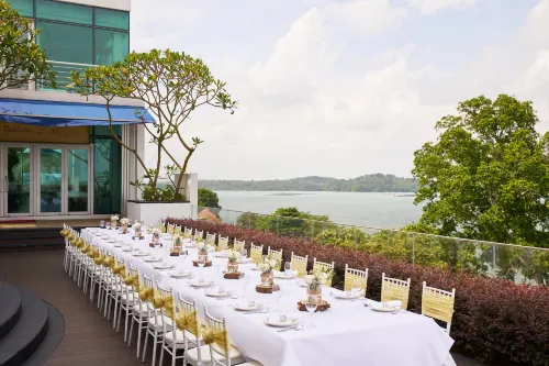 Village Hotel Changi by Far East Hospitality Restauranger Photos