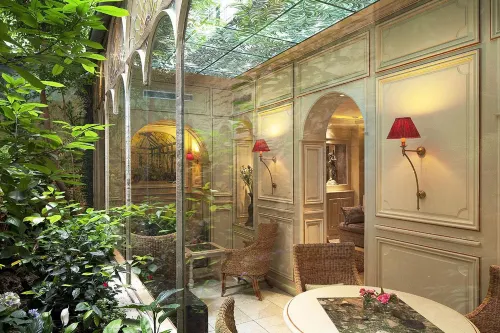 Au Manoir Saint-Germain des Prés. À ne pas manquer Photos