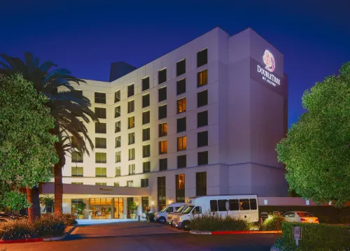 DoubleTree by Hilton Irvine Spectrum Exterior Photos