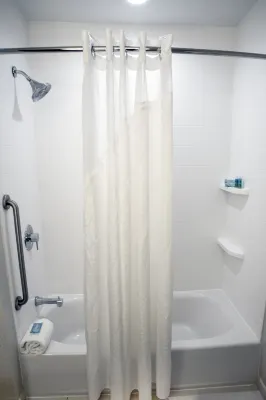 Holiday Inn Express & Suites Chester-Monroe-Goshen Phòng Photos