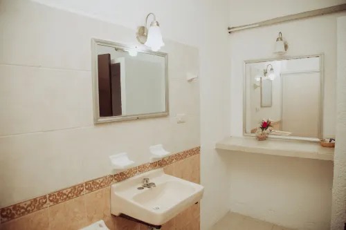Hotel Cervantino Rooms Photos