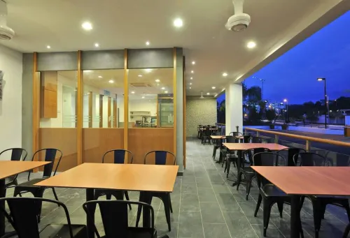 Hotel Primera Suite Makanan Photos