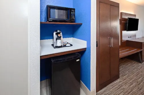 Holiday Inn Express & Suites Rancho Mirage - Palm Spgs Area Rooms Photos
