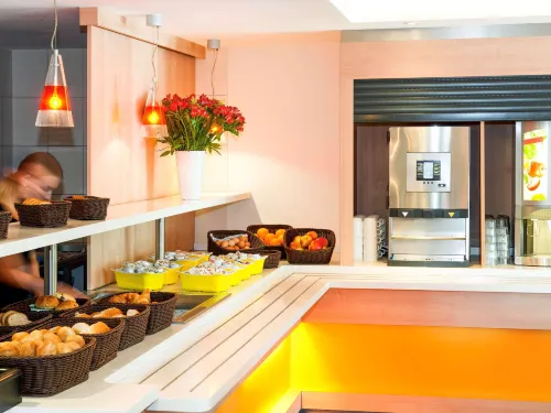 Ibis Budget Amsterdam Airport Restauration Photos