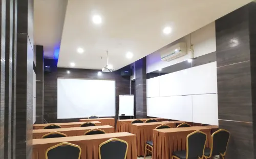 OS Hotel Airport Batam Business Facilities Photos