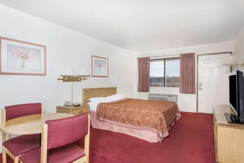 Super 8 Phoenix Metro North Rooms Photos