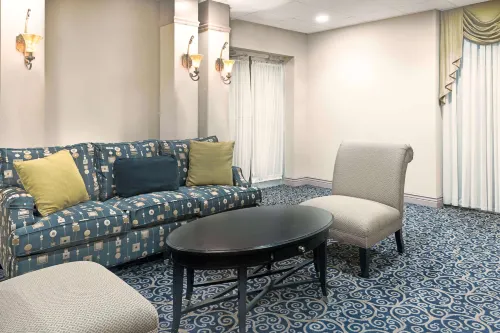 Howard Johnson by Wyndham Newburgh/West Point Photos