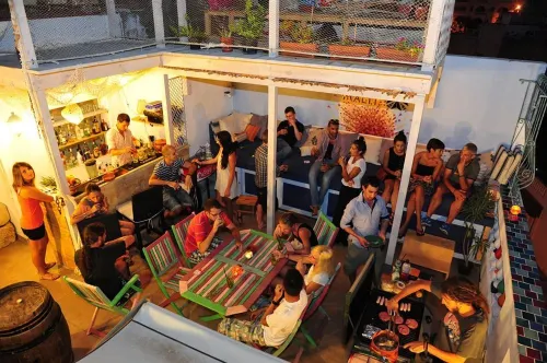 Hostel Malti Budget Restauration Photos