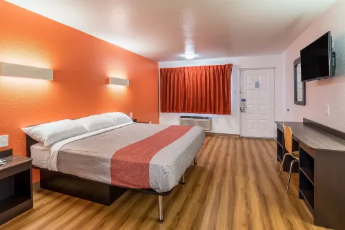 Motel 6 Arlington, TX - Uta Photos