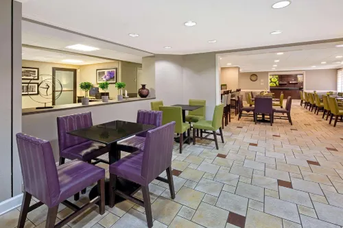 La Quinta Inn & Suites by Wyndham Miami Airport East Mahlzeiten Photos
