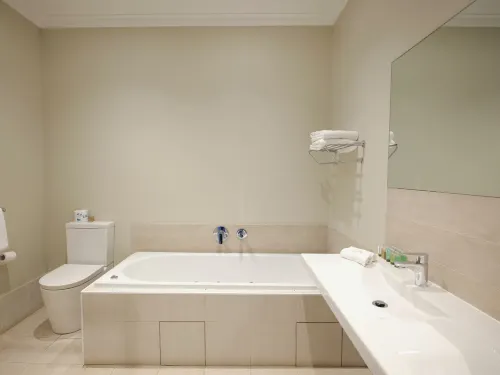 The Marina Hotel - Mindarie Zimmer Photos