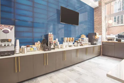 La Quinta Inn & Suites by Wyndham Baltimore Downtown Restauration Photos