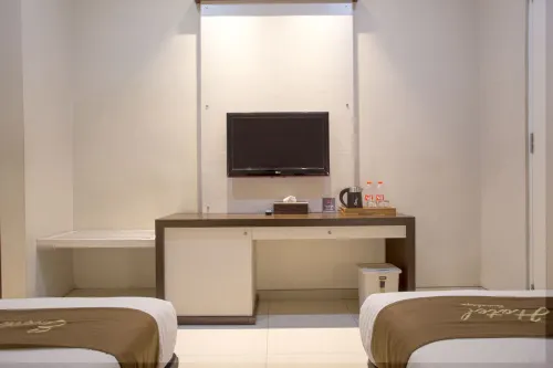 Life Emerald Hotel Surabaya Номера Photos