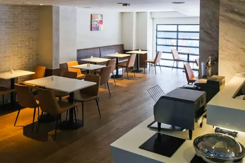 Amrise Hotel Kitchener Dining Photos
