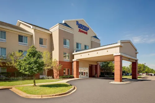 Fairfield Inn & Suites Detroit Metro Airport Romulus Rooms Photos