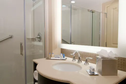 DoubleTree by Hilton Dulles Airport - Sterling Rooms Photos
