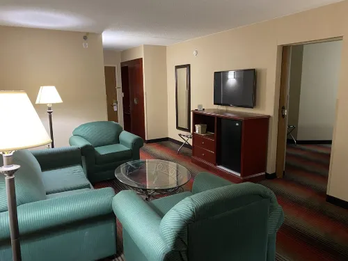 Ramada by Wyndham Rochelle Park Near Paramus Rooms Photos