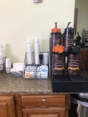 Super 8 by Wyndham Mahwah Dining Photos