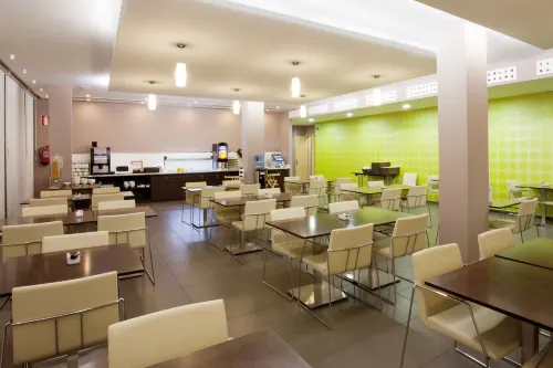 Holiday Inn Express Vitoria Dining Photos