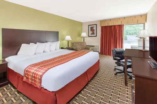 Days Inn & Suites by Wyndham Madison Heights MI Photos