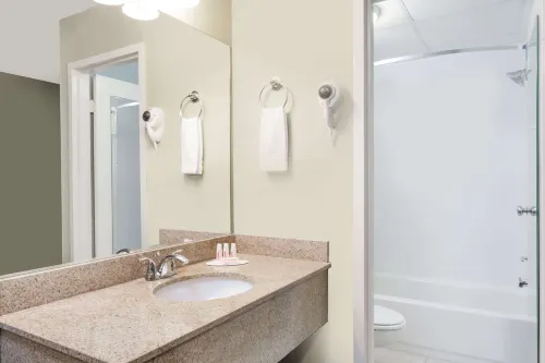 Days Inn by Wyndham Windsor Locks / Bradley Intl Airport Photos
